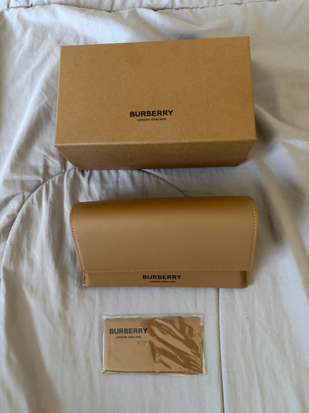 Burberry Sunglasses Case with Box and Cloth